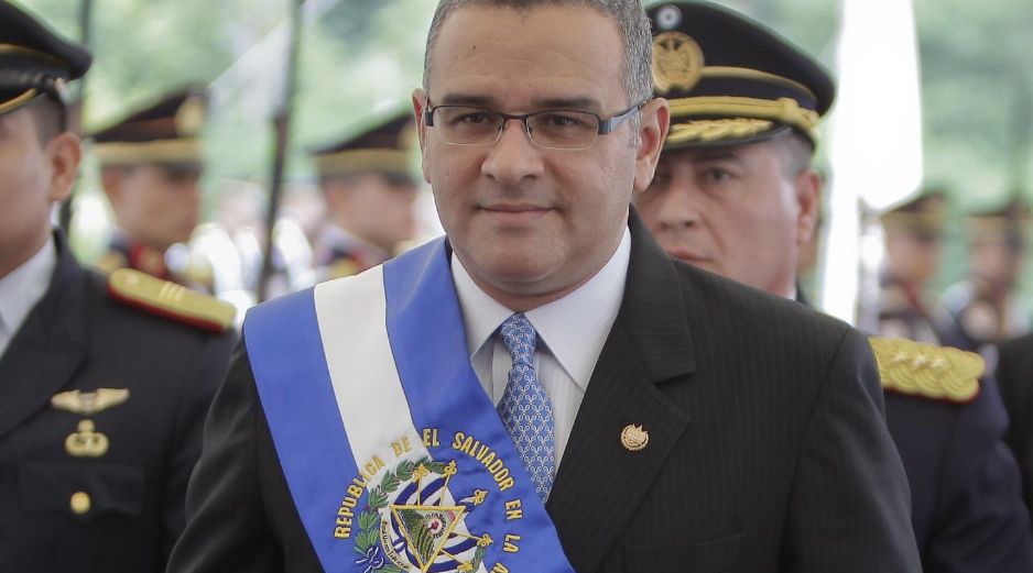 Al ex presidente salvadoreño y a su esposa, Mitchell, se les ha acusado de delitos, como lavado de dinero y desvío de fondos públicos para otros fines. EL INFORMADOR / ARCHIVO