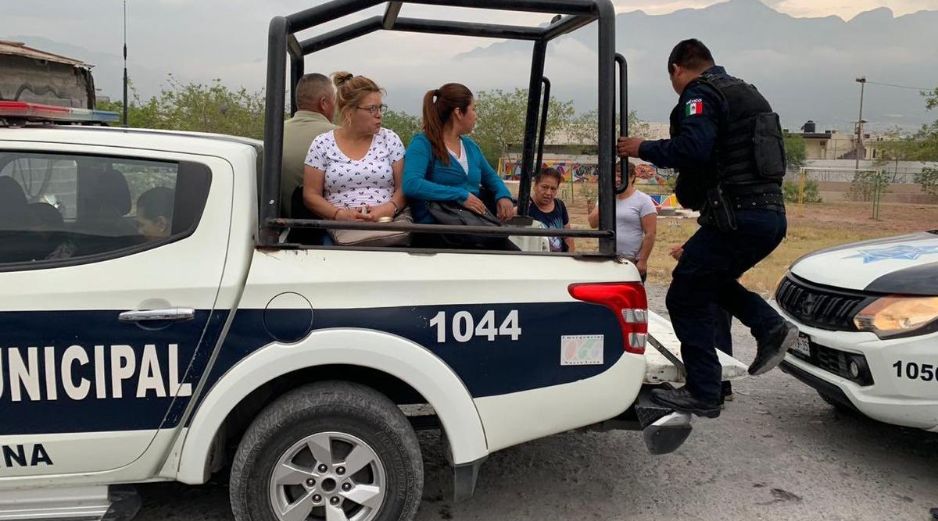 Patrullas de Seguridad Pública apoyan a usuarios y los trasladan a diversos sectores. TWITTER/@_CastilloHector