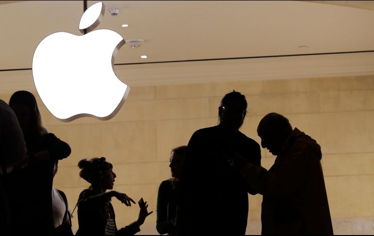 Apple cobra una comisión por la compra de aplicaciones diseñadas por desarrolladores independientes, lo que afecta a los consumidores. AP/M. Lennihan