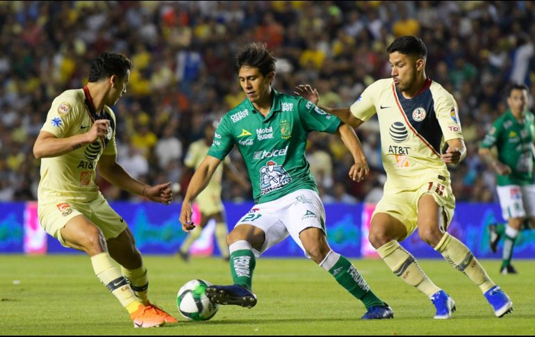 Macías (C) fue el mejor goleador mexicano del Clausura 2019, con 10 tantos. IMAGO7/ARCHIVO