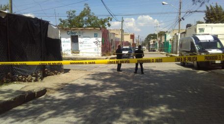 Los causantes huyeron a bordo de un vehículo tipo sedán. ESPECIAL