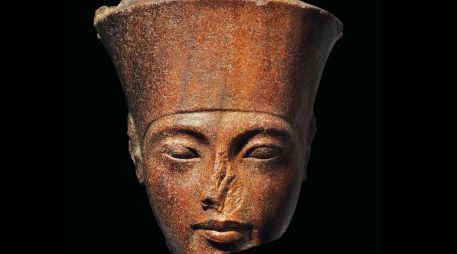 La semana pasada la casa de subastas en Londres, Christie's vendió la escultura del faraón en seis millones de dólares. ESPECIAL / christies.com