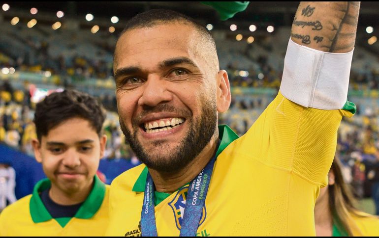 Dani Alves fue el mejor jugador de la Copa América y también destaca en el equipo ideal. AFP