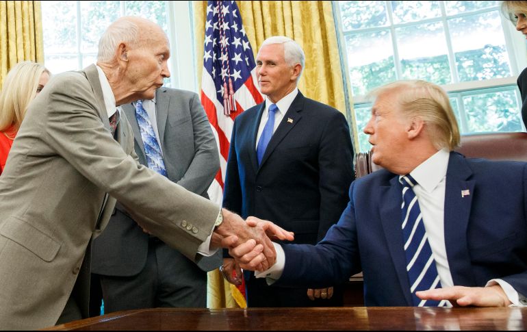 Buzz Aldrin y Michael Collins son los únicos dos tripulantes que siguen con vida; Neil Armstrong murió en 2012. AP / A. Brandon