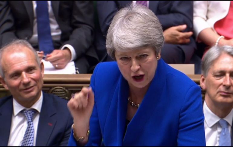 May aclara que seguirá siendo integrante del Parlamento. AFP