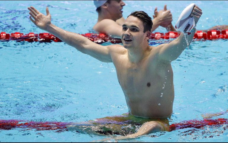 El húngaro Kristof Milak, un nadador de 19 años, bate este miércoles con 1:50.73 el récord mundial de los 200 mariposa. AP / M. Schiefelbein