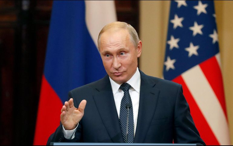 Vladimir Putin detalla que el abandono “unilateral, con un pretexto inventado” del INF complicaría “seriamente” la situación en el mundo.  EFE / ARCHIVO