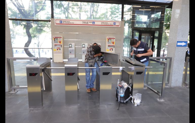 El Metrobús destacó y reconoció la labor del personal de limpieza, mantenimiento, permisionario y de servicios urbanos que trabajó toda la noche para rehabilitar la estación a tiempo y atender a usuarios. NTX/ G. Durán