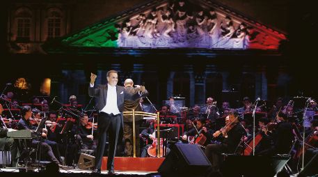 El tenor mexicano deleitó a los tapatíos en compañía de la Orquesta Filarmónica de Jalisco, previo a la ceremonia del Grito de Independencia. EL INFORMADOR / A. Camacho