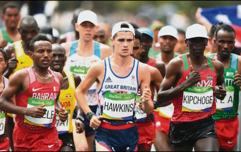 Eliud Kipchoge. El keniano (derecha) es uno de los favoritos para ganar el oro. AFP