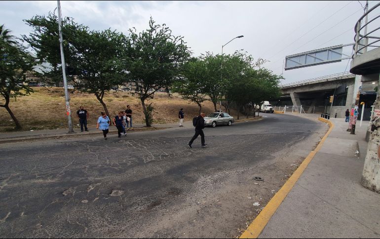 Mientras la Secretaría de Hacienda libera los recursos del Fondo Metropolitano, el Gobierno estatal iniciará el martes de la próxima semana los trabajos de repavimentación con concreto hidráulico en tres tramos del Periférico. EL INFORMADOR / ARCHIVO