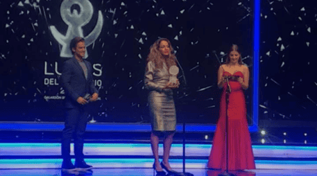Emilia Hernández, productora Ejecutiva de Despertares y hermana de Isaac, acudió a recibir el premio. ESPECIAL