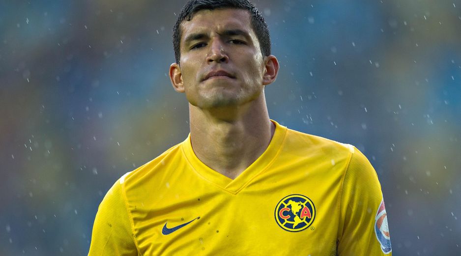 En su cuenta de Twitter el zaguero aceptó los dichos de un usuario que dijo directamente que el técnico argentino sacó de las Águilas a algunos futbolistas que no le seguían ''el juego''. IMAGO7