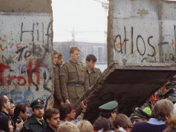 La exposición conmemora el aniversario de la caída del muro que marcó la frontera interalemana hasta 1989. AP