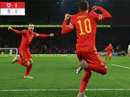 Aaron Ramsey (#10) fue el autor de los dos goles que le dieron la victoria al conjunto galés. AFP