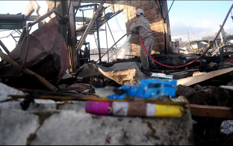 Personal de Protección Civil, junto con el Centro Regional de Operaciones, Bomberos y la Cruz Roja atendieron la emergencia en una casa-habitación donde se presume se almacenaba pirotecnia irregular. SUN / ARCHIVO