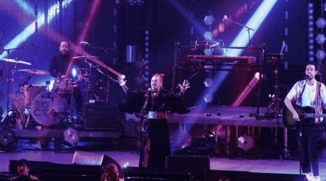 Café Tacvba tuvo como teloneros a Los Tres, a quienes homenajearon en 2002 con el álbum 