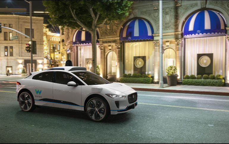 Waymo, que pertenece al mismo corporativo de Google, es una de las empresas que realiza pruebas con varios modelos de vehículos autónomos. ESPECIAL