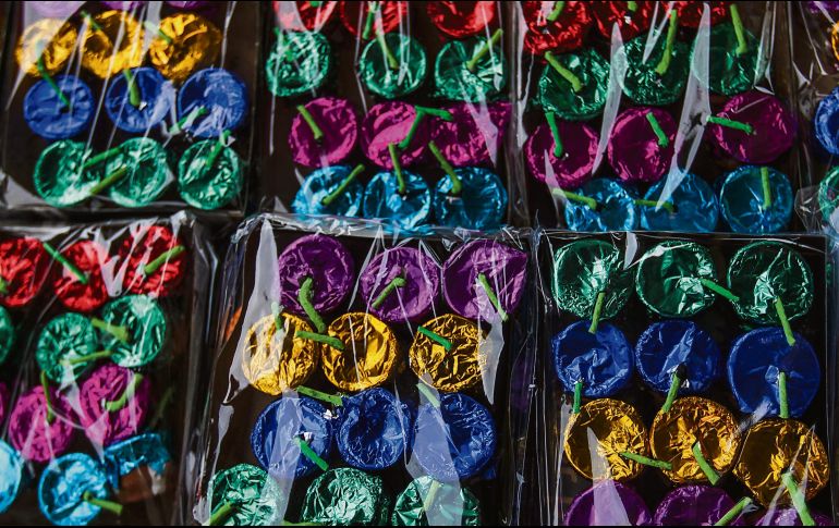 VARIEDAD. De distintos tamaños, colores y costos, la pirotecnia es utilizada en eventos religiosos, deportivos y fiestas especiales. NT