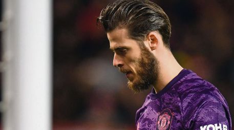 Dolido. El portero español David de Gea fue factor en la derrota del United. AFP