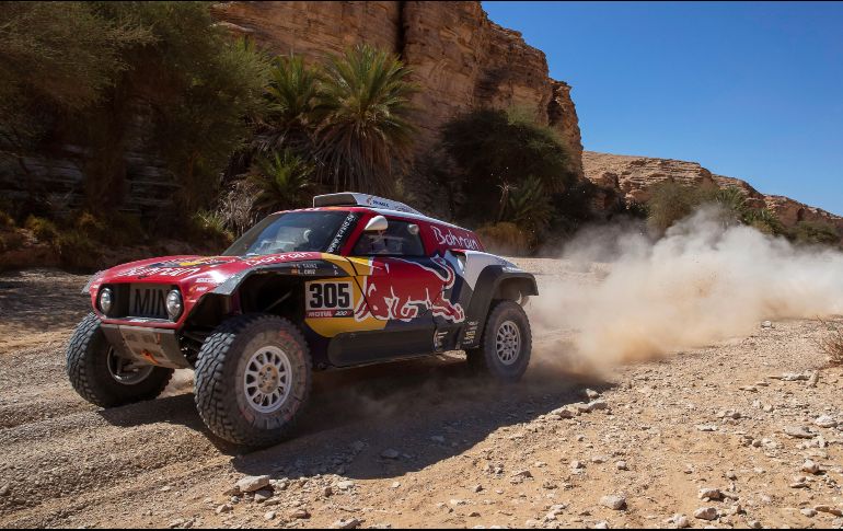 En la general, el doble vencedor de la prueba supera ahora a Al-Attiyah en 18 minutos y 10 segundos y a Peterhansel en 18 minutos y 26 segundos. EFE / A. Pain