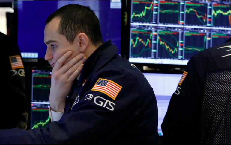 En la semana el Dow Jones perdió 1.2%, el Nasdaq bajó 0.8% y el S&P 500 dejó 1.0 por ciento. AP/R. Drew