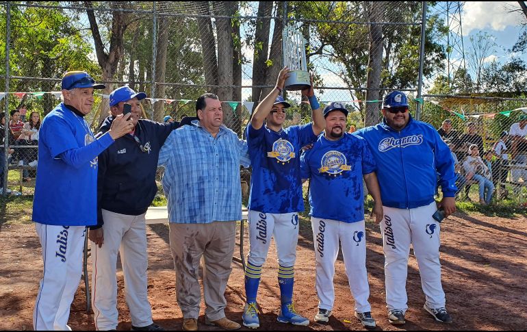 Gallos se proclamaron campeones de la Primera Fuerza 2019-20 de la Liga de Beisbol de Jalisco por primera vez en la historia. ESPECIAL