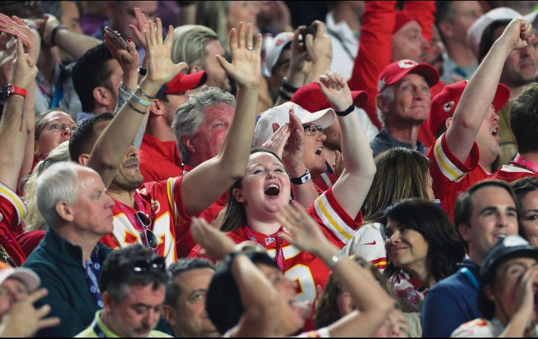 Por fin. Tras cinco décadas de espera, la fiel afición de los Chiefs de Kansas City tiene una razón para estar de fiesta, tras la coronación. AFP