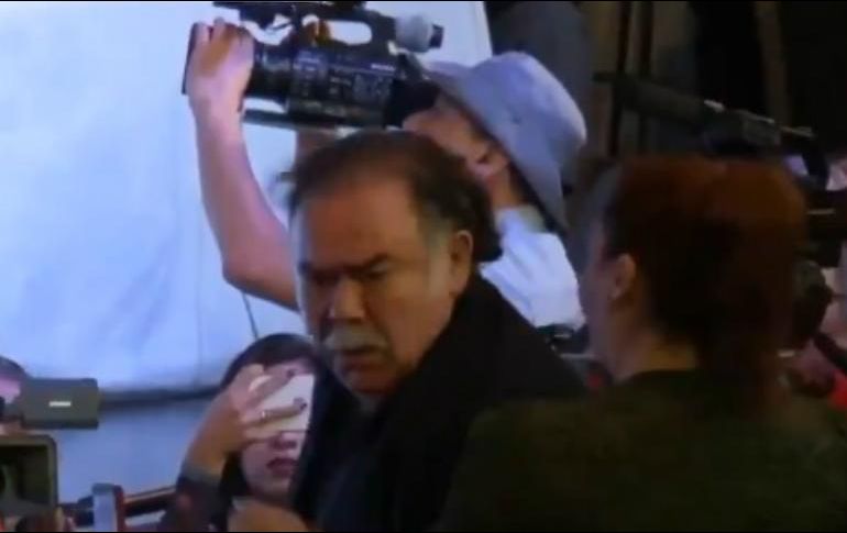 Jesús Ochoa, interrumpía constantemente a Jorge Ortíz de Pinedo desde las butacas. TWITTER / @VengaLaAlegria