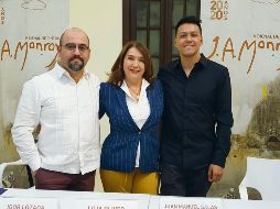 PRESENTACIÓN. De izquierda a derecha: Igor Lozada, de Cultura UDG; Lilia Oliver, rectora de CUCSur, y Luis Manuel Salas, ganador del primer lugar de la categoría Artistas Emergentes en 2018.EL INFORMADOR• N. Gutiérrez
