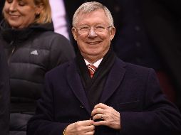 Que un libro cuente la vida de Sir Alex Ferguson ya es bastante motivo para leerlo, pues logró llevar el vestidor del ManU por casi 30 años y en ese lapso los convirtió en el equipo más ganador de Inglaterra. AFP / ARCHIVO