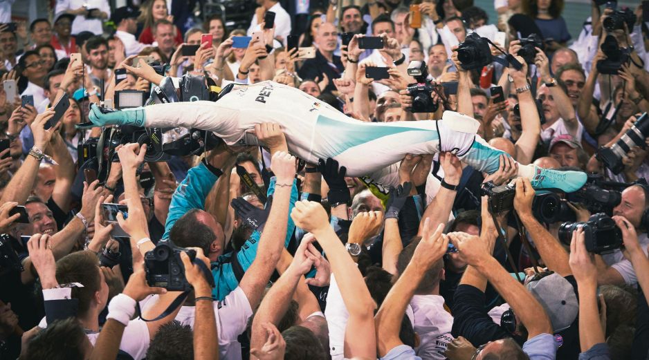 GLORIA. Rosberg consumó el título en el Gran Premio de Abu Dhabi de 2016. DAIMLER AG MEDIA / S. Etherington
