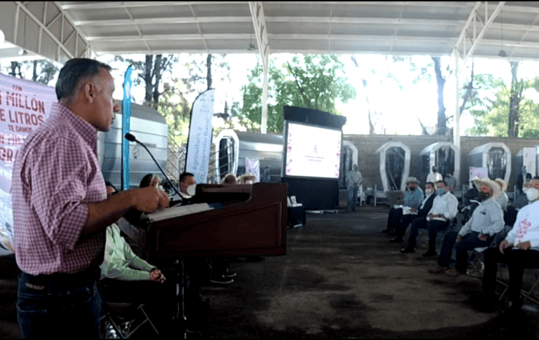 Alberto Esquer Gutiérrez, titular de la SADER, indicó que estas acciones forman parte de los apoyos que la dependencia entregó en 2019. FACEBOOK / Unión Ganadera Regional de Jalisco