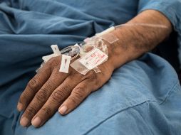 Con 15 millones de mexicanos que padecen hipertensión y donde la diabetes es considerada la segunda causa de muerte a nivel nacional, resaltan que estas personas tendrían que ser prioridad para realizar estudios. NTX / K. Melo