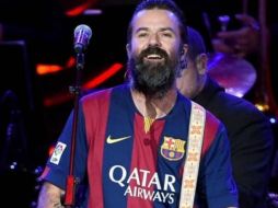 El cantante reconoció alguna vez que no era muy futbolero, pero que era ''bastante culé''. TWITTER / @FCBarcelona_es