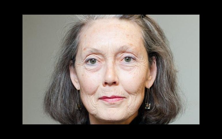 Anne Carson es ensayista, traductora, poeta y profesora de cultura clásica. TWITTER/PreTextosLibros