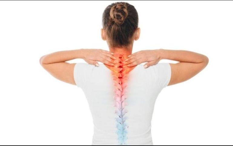 Una mala postura puede acarrear dolor en distintas zonas de la espalda. GETTY IMAGES