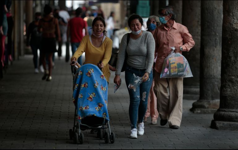 Luego del aumento de la movilidad y la tasa de mortalidad, el Gobierno de Jalisco frenó la apertura de sectores económicos. EL INFORMADOR/F. Atilano