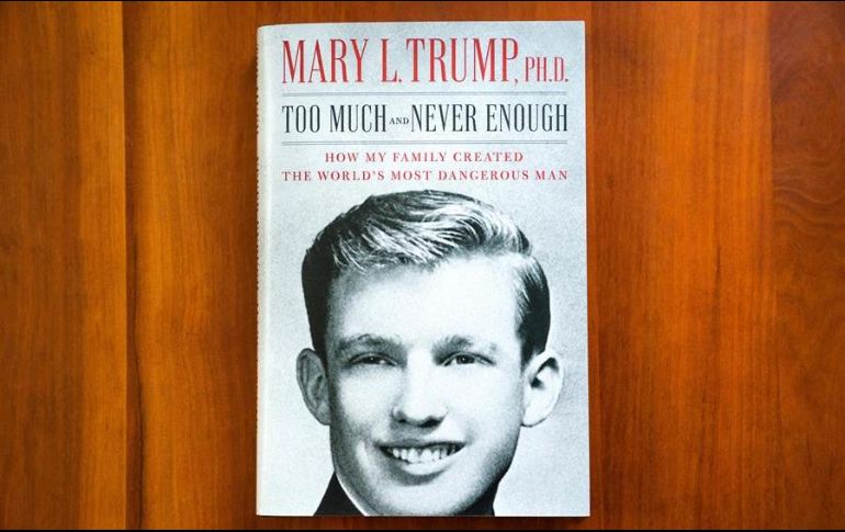 Registro de la portada del libro 'Too Much and Never Enough', lanzada a la venta este martes en Estados Unidos. EFE/J. Lo Scalzo
