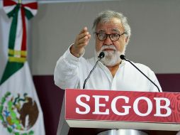 El subsecretario de Derechos Humanos, Alejandro Encinas y Patrocinio Hernández Gómez, vocero de un grupo de víctimas de la masacre, llevarán a cabo la firma. NTX/ARCHIVO