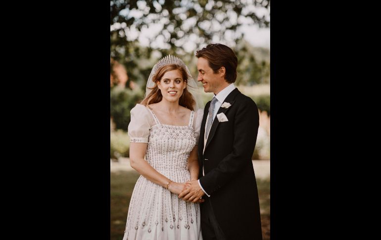 La princesa Beatriz y Edoardo Mapelli Mozzi se casaron el viernes en la Capilla Real de Todos los Santos en Royal Lodge, Windsor.AFP/Buckingham Palace/Benjamin Wheeler