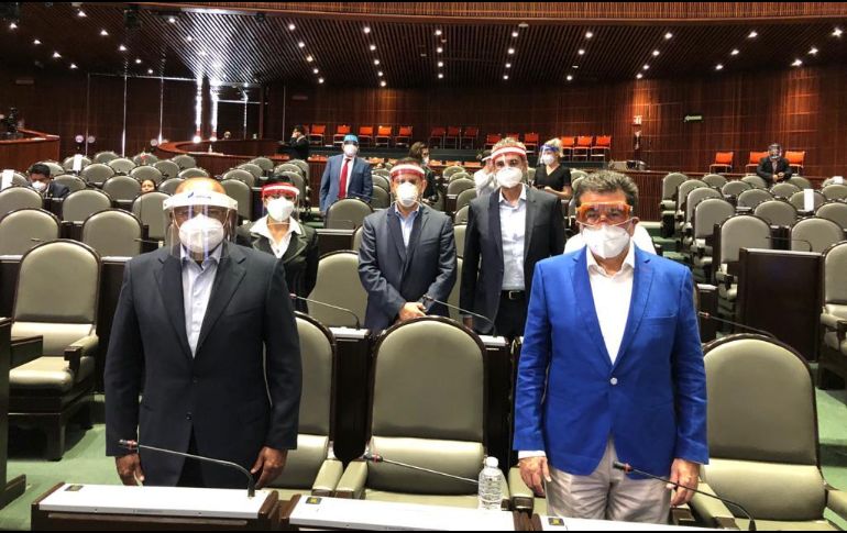 Héctor Yunes Landa (d) cuestionó cuándo renunciará el secretario de Salud, Jorge Alcocer, debido a la gestión de la pandemia en México. TWITTER/@HectorYunes