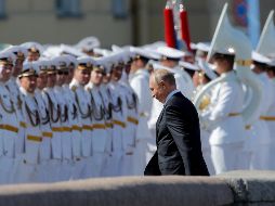 Putin a su llegada para el desfile naval en San Petersburgo por el Día de la Armada. AP/D. Lovetsky