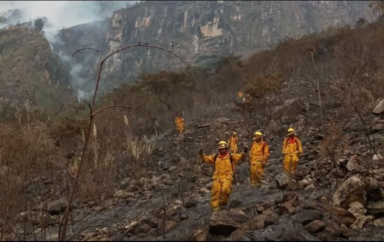 Los incendios forestales en las zonas cercanas a la ciudadela inca iniciaron desde el viernes pasado. TWITTER / @SERNANP
