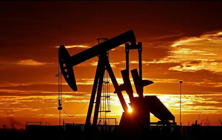 Este jueves, los contratos de futuros del petróleo intermedio de Texas para entrega en noviembre subieron 0.38 dólares respecto a la sesión previa. EFE/ARCHIVO