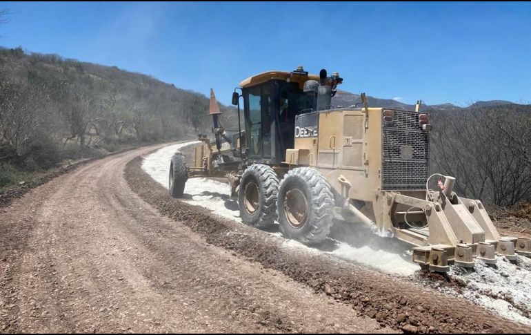 Actualmente, la SCT trabaja aspectos de bacheo, renivelaciones y mantenimiento del asfalto en 25 caminos. ESPECIAL