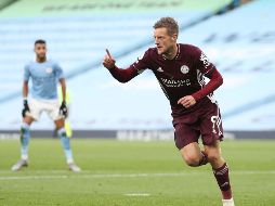 Jamie Vardy, con tres goles, lideró al Leicester que goleó este domingo al Manchester City por 5-2. AP / C. Ivill