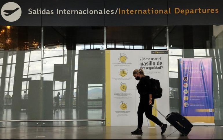El aeropuerto colombiano El Dorado, cuya operación estuvo paralizada casi medio año por la pandemia, está utilizando la tecnología para evitar contagios. EFE/ARCHIVO