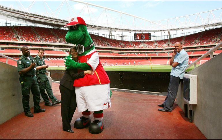 ''Me ofrezco a reembolsar el salario completo de nuestro grandulón verde mientras yo sea jugador del Arsenal para que Jerry pueda continuar con su trabajo que tanto ama'', dijo Özil en Twitter. AFP / ARCHIVO