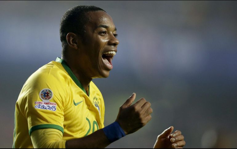 Robinho se presentó al fútbol mundial en el Santos del 2002, un equipo en el que también jugaba Diego Ribas y con el que conquistó las ligas brasileñas de ese mismo año y de 2004. EFE / ARCHIVO